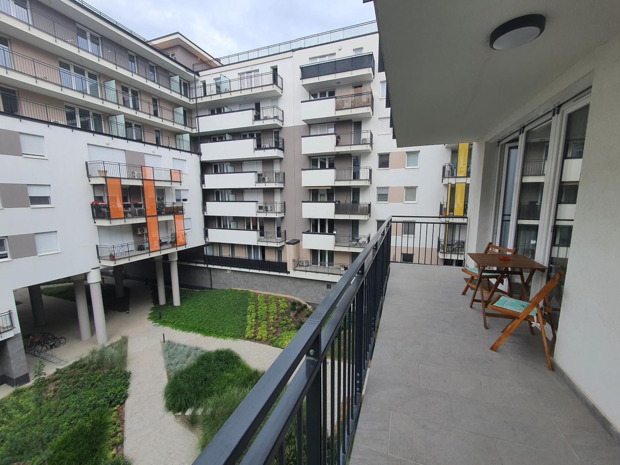 Park West Apartment - Free Parking, Budapest